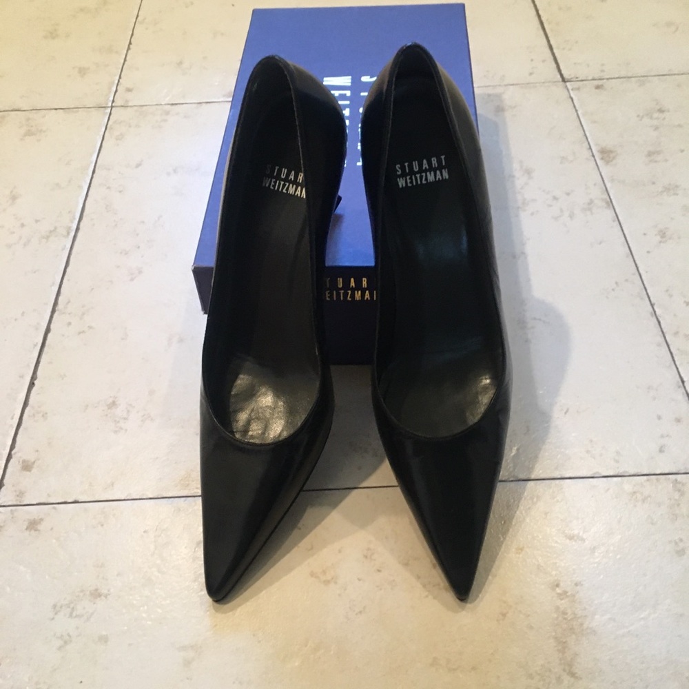 EUC Stuart weitzman pointed toe pumps